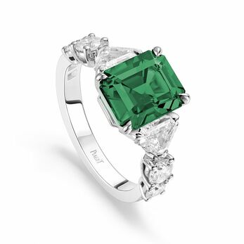 Precious Adornment High Jewellery ring from the Solstice High Jewellery collection in white gold, emerald and diamond