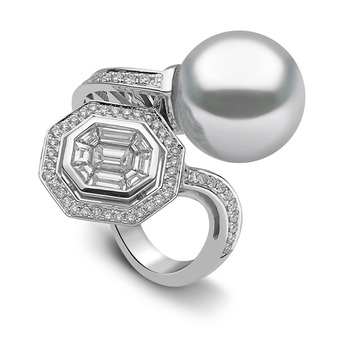 White gold, pearl and diamond ring