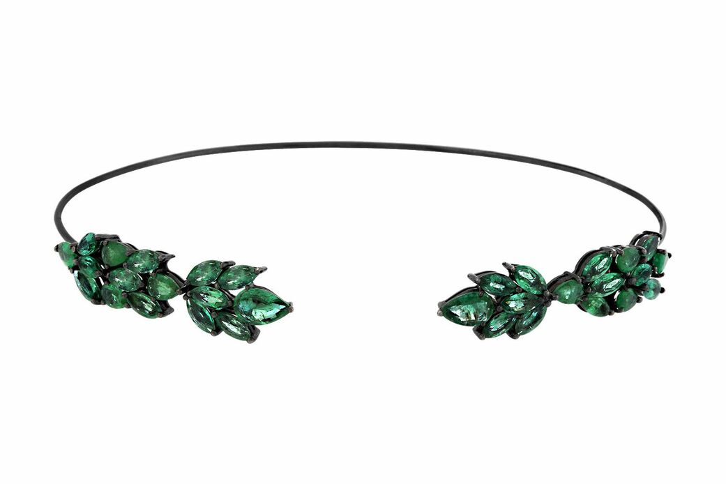 Chocker in black gold featuring Zambian emeralds