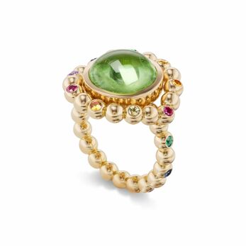 Summer of Love ring in gold featuring a cabochon peridot 