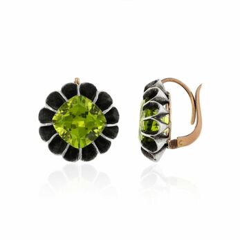 Earrings in gold, onyx and peridot