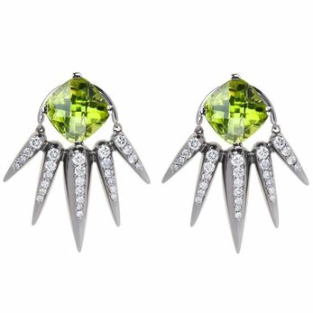 Earrings in black gold, diamonds and peridot