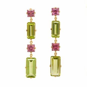 Earrings in gold, rhodolite and peridot