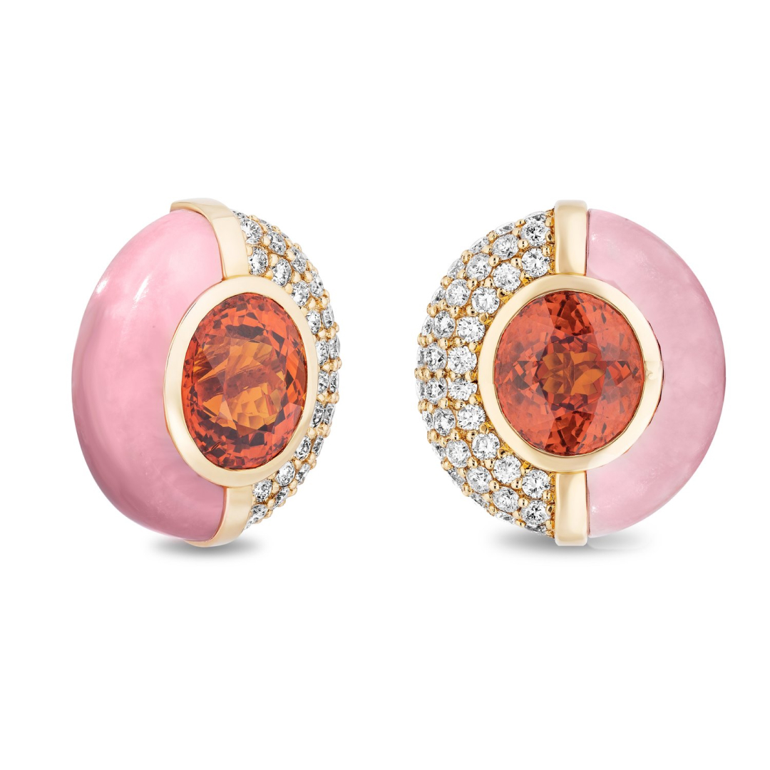 Earrings in gold, garnet and diamond