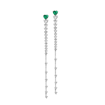 Heartbreak earrings in white gold, emerald and heart-shaped diamonds 