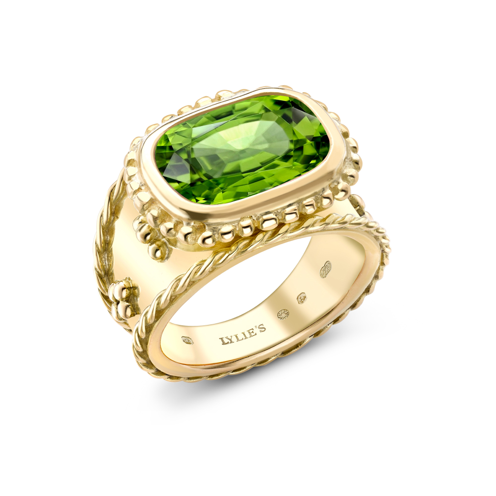 Antrim ring with a peridot in gold