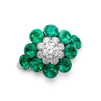 Ring from the 'Magical Setting' collection with emeralds and diamonds in 18k white gold