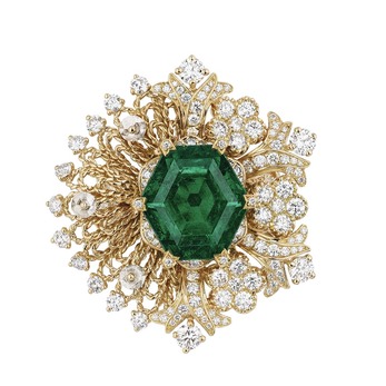 ‘Dentelle Guipure’ ring with hexagonal step cut emerald and diamonds in 18k yellow gold