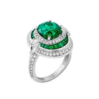 Кольцо из 18k белого золота с центральным изумрудом 3.08ct, изумрудами и бриллиантами