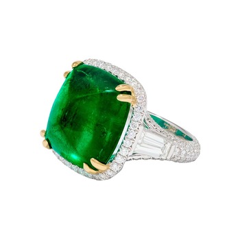 Ring with sugarloaf emerald and diamonds in 18k white and yellow gold